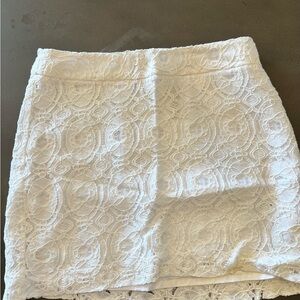 Kensie Women’s White Lace Skirt, size 8